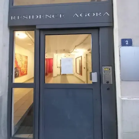 Cosy Au Coeur De Nimes. Appartement Nîmes